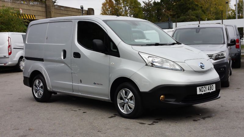 NISSAN E-NV200 TEKNA 40 KWH 109BHP IN SILVER ONLY 15.000 MILES,SAT NAV,AIR CONDITIONING,REAR CAMERA AND MORE - 2931 - 3