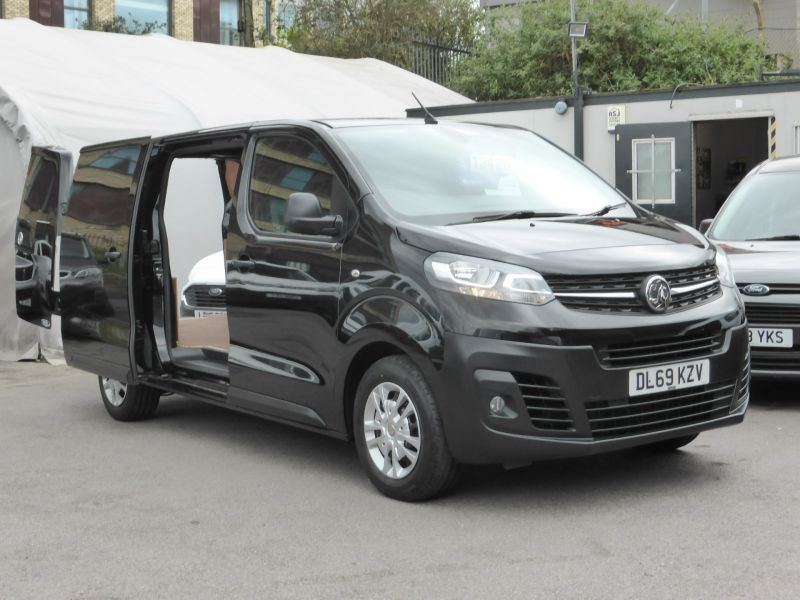 VAUXHALL VIVARO 2900 DYNAMIC L2H1 LWB IN BLACK WITH AIR CONDITIONING,PARKING SENSORS AND MORE - 2638 - 4