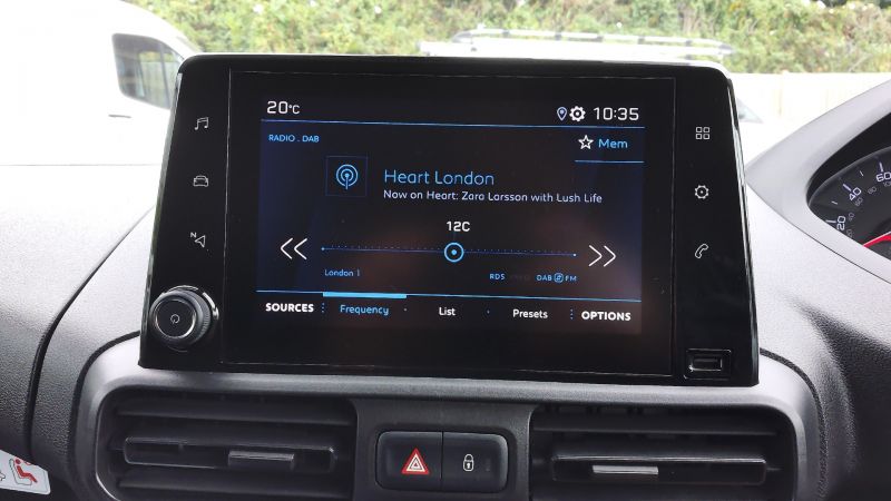 PEUGEOT PARTNER 1.5 BLUEHDI PROFESSIONAL PREMIUM 5 SEATER COMBI CREW VAN WITH AIR CONDITIONING,6 SPEED,BLUETOOTH AND MORE - 2959 - 9