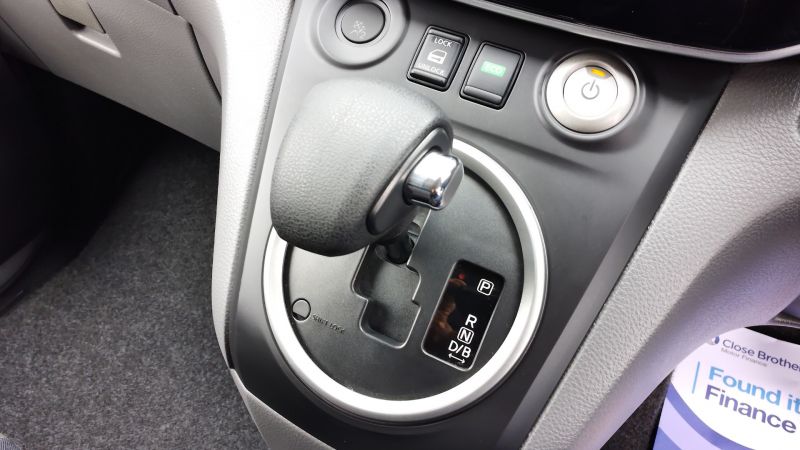 NISSAN E-NV200 TEKNA 40 KWH 109BHP IN SILVER ONLY 15.000 MILES,SAT NAV,AIR CONDITIONING,REAR CAMERA AND MORE - 2931 - 16
