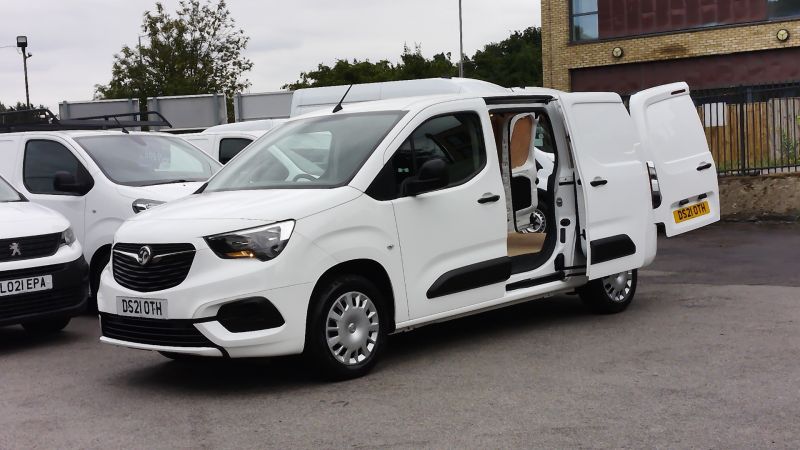 VAUXHALL COMBO 2300 SPORTIVE L2 LWB WITH ONLY 37.000 MILES,AIR CONDITIONING,PARKING SENSORS,BLUETOOTH AND MORE - 2887 - 4