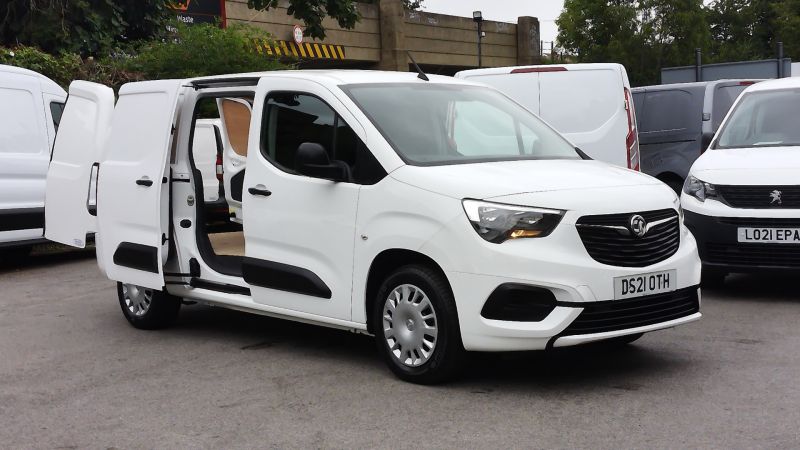 VAUXHALL COMBO 2300 SPORTIVE L2 LWB WITH ONLY 37.000 MILES,AIR CONDITIONING,PARKING SENSORS,BLUETOOTH AND MORE - 2887 - 2