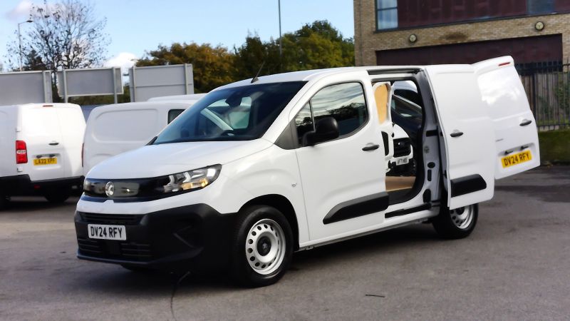VAUXHALL COMBO 2300 PRIME L1 SWB ONLY 15.000 MILES,AIR CONDITIONING,PARKING SENSORS,6 SPEED AND MORE - 2937 - 3