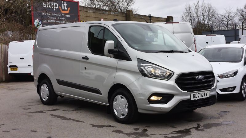FORD TRANSIT CUSTOM 280 TREND L1 SWB IN SILVER WITH SAT NAV,AIR CONDITIONING,PARKING SENSORS AND MORE - 2985 - 4