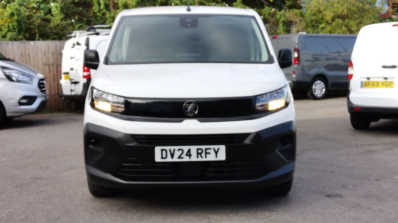VAUXHALL COMBO 2300 PRIME L1 SWB ONLY 15.000 MILES,AIR CONDITIONING,PARKING SENSORS,6 SPEED AND MORE - 2937 - 24