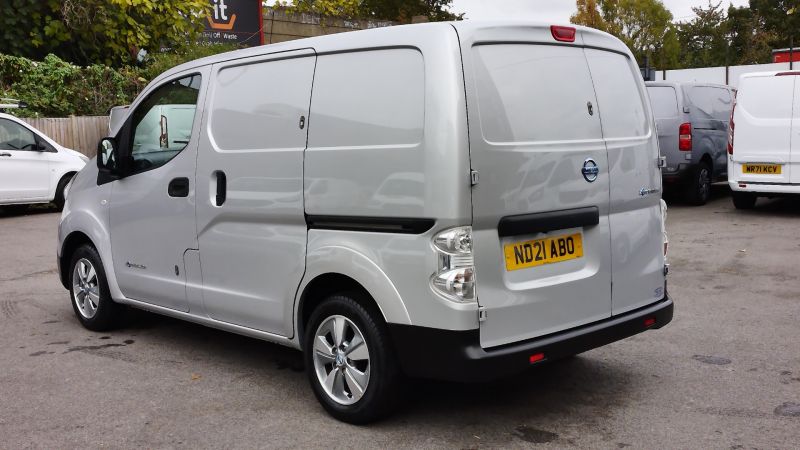 NISSAN E-NV200 TEKNA 40 KWH 109BHP IN SILVER ONLY 15.000 MILES,SAT NAV,AIR CONDITIONING,REAR CAMERA AND MORE - 2931 - 5