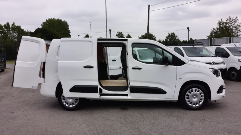 VAUXHALL COMBO 2300 SPORTIVE L2 LWB WITH ONLY 37.000 MILES,AIR CONDITIONING,PARKING SENSORS,BLUETOOTH AND MORE - 2887 - 8