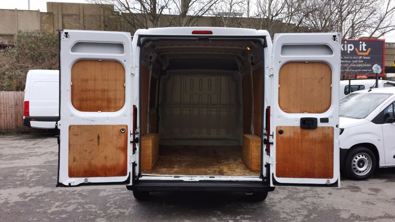 PEUGEOT BOXER 335 PROFESSIONAL PREMIUM PLUS L2H2 MWB 2.2 140 WITH SAT NAV,AIR CONDITIONING AND MORE - 2972 - 7