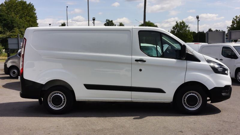 FORD TRANSIT CUSTOM 300 LEADER L1 SWB WITH ONLY 53.000 MILES,AIR CONDITIONING,PARKING SENSORS,WETBELT REPLACED AND MORE - 2898 - 9