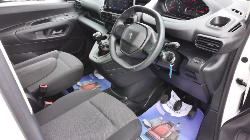 PEUGEOT PARTNER 1.5 BLUEHDI PROFESSIONAL PREMIUM 5 SEATER COMBI CREW VAN WITH AIR CONDITIONING,6 SPEED,BLUETOOTH AND MORE - 2959 - 5