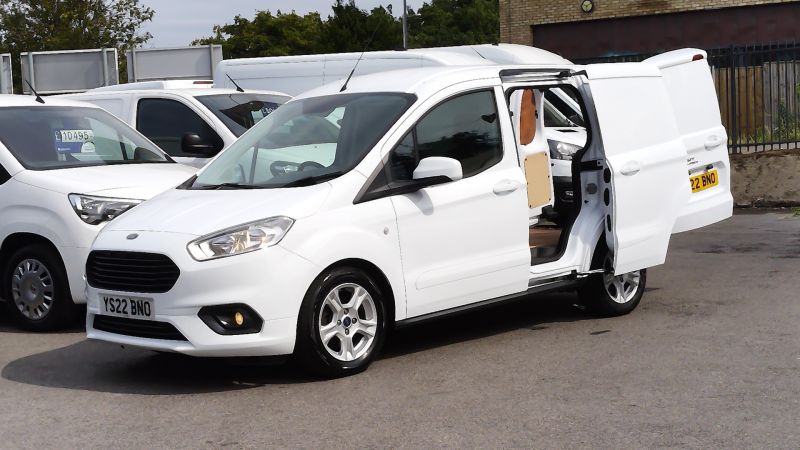 FORD TRANSIT COURIER LIMITED 1.5 TDCI WITH ONLY 46.000 MILES,SAT NAV,AIR CONDITIONING,ALLOY'S,PARKING SENSORS AND MORE - 2904 - 25