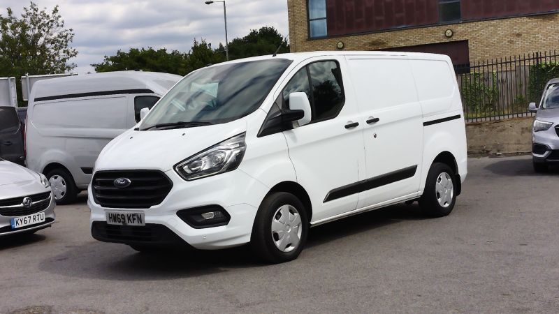 FORD TRANSIT CUSTOM 300 TREND L1 SWB ONLY 66.000 MILES,AIR CONDITIONING,PARKING SENSORS,CRUISE CONTROL AND MORE - 2886 - 2