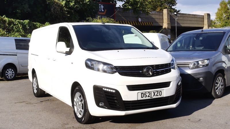 VAUXHALL VIVARO 3100 SPORTIVE L2H1 LWB AUTOMATIC WITH SAT NAV,AIR CONDITIONING,PARKING SENSORS AND MORE - 2925 - 19