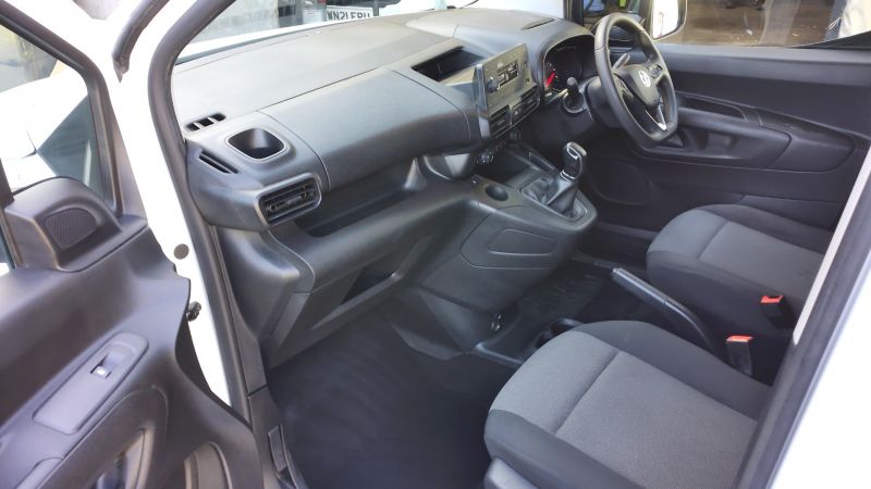 VAUXHALL COMBO 2300 SPORTIVE L2H1 LWB WITH AIR CONDITIONING,PARKING SENSORS,BLUETOOTH AND MORE - 2926 - 16