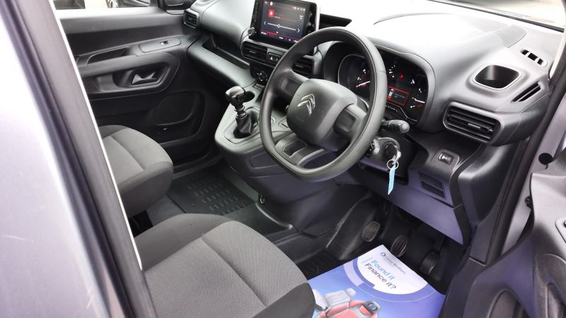 CITROEN BERLINGO 850 ENTERPRISE PRO LWB 5 SEATER DOUBLE CAB COMBI VAN,ONLY 40.000 MILES,SAT NAV,REAR CAMERA,AIR CONDITIONING,PARKING SENSORS AND MORE - 2935 - 13