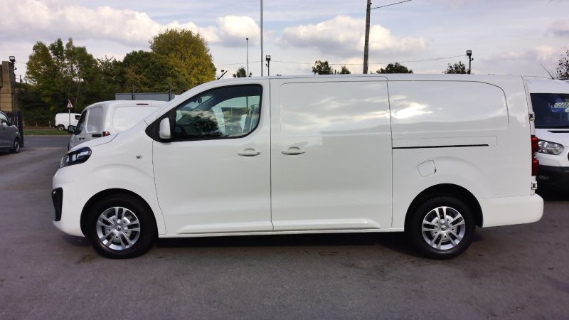 VAUXHALL VIVARO 3100 SPORTIVE L2H1 LWB AUTOMATIC WITH SAT NAV,AIR CONDITIONING,PARKING SENSORS AND MORE - 2925 - 8