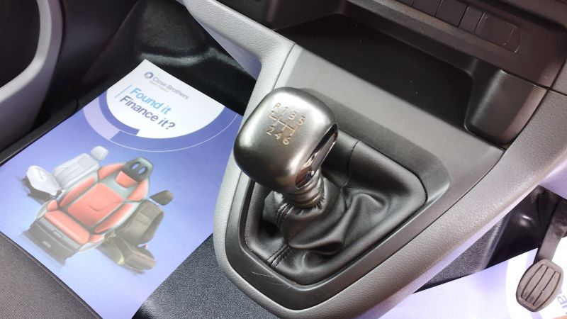 PEUGEOT EXPERT 2.0 PROFESSIONAL PREMIUM L2 LWB IN GREY WITH AIR CONDITIONING,PARKING SENSORS AND MORE *** SOLD *** - 2879 - 19