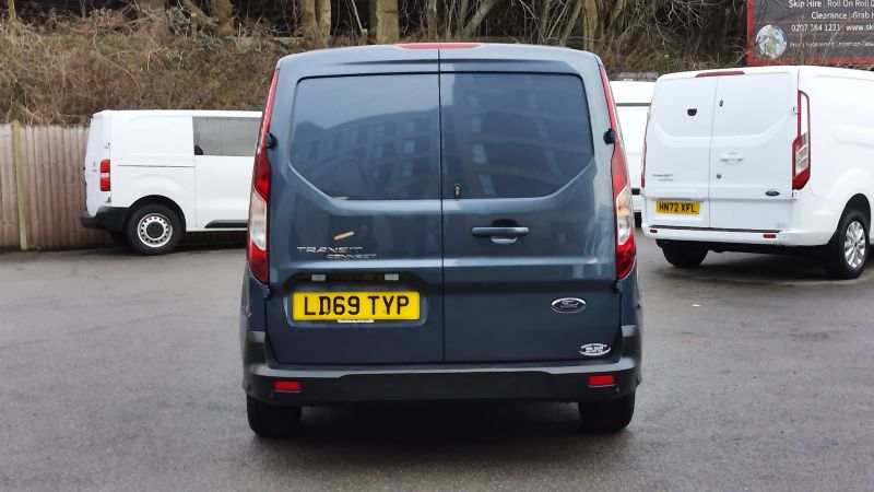 FORD TRANSIT CONNECT 200 LIMITED L1 SWB IN CHROME BLUE WITH ONLY 63.000 MILES,AIR CONDITIONING,FRONT+REAR PARKING SENSORS,ALLOY'S AND MORE - 2982 - 7