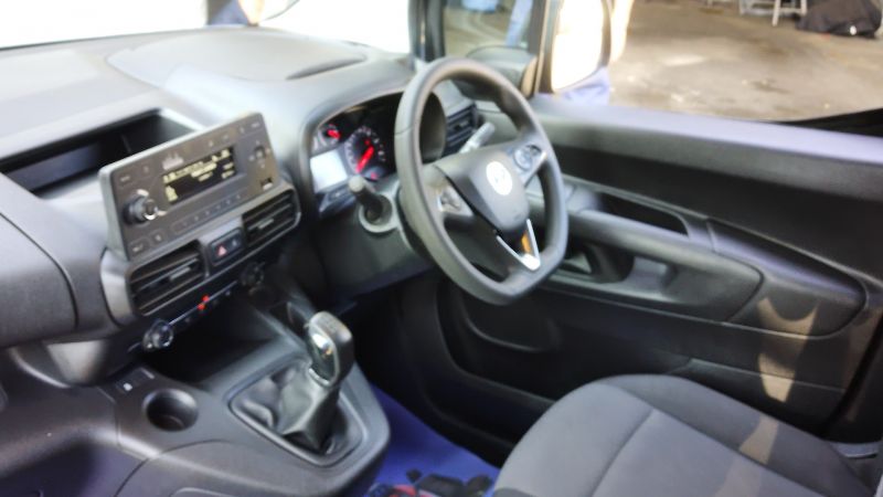 VAUXHALL COMBO 2000 SPORTIVE 1.6 L1 SWB IN GREY/SILVER WITH AIR CONDITIONING,3 SEATS,PARKING SENSORS AND MORE  - 2880 - 13