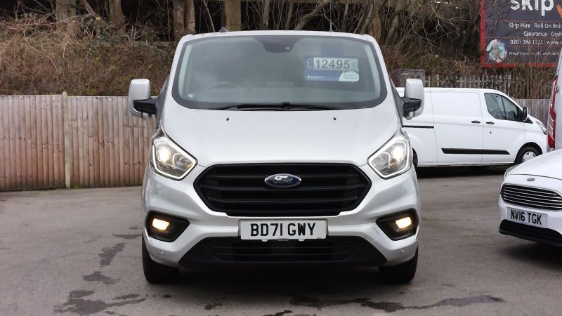 FORD TRANSIT CUSTOM 280 TREND L1 SWB IN SILVER WITH SAT NAV,AIR CONDITIONING,PARKING SENSORS AND MORE - 2985 - 3