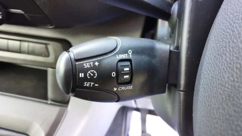 VAUXHALL VIVARO 2900 DYNAMIC L1 SWB IN GREY/SILVER WITH SAT NAV,AIR CONDITIONING,PARKING SENSORS AND MORE *** SOLD *** - 2911 - 20