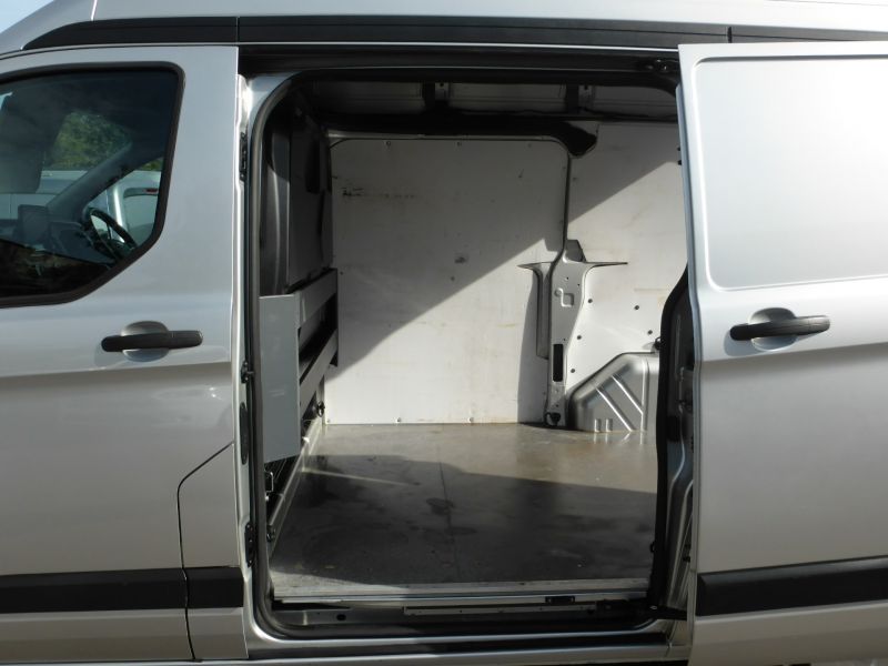 FORD TRANSIT CUSTOM 320 TREND L1 H2 SWB HIGH ROOF EURO 6 WITH SAT NAV,AIR CONDITIONING,PARKING SENSORS,ELECTRIC PACK,BLUETOOTH AND MORE - 2493 - 17