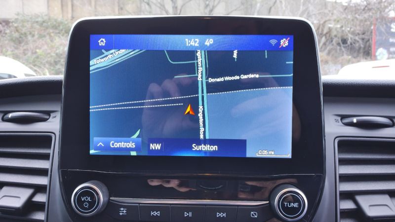 FORD TRANSIT 310 LEADER ECOBLUE L2H2 MWB MEDIUM ROOF WITH ONLY 57.000 MILES,SAT NAV,AIR CONDITIONING,HEATED SEATS AND MORE *** SOLD *** - 2963 - 15