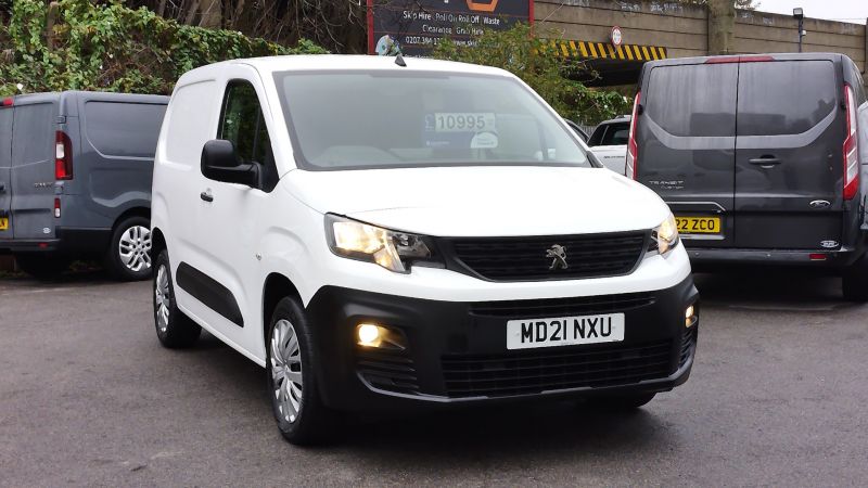 PEUGEOT PARTNER PROFESSIONAL L1 SWB WITH ONLY 24.000 MILES,SAT NAV,AIR CONDITIONING,PARKING SENSORS AND MORE - 2948 - 23