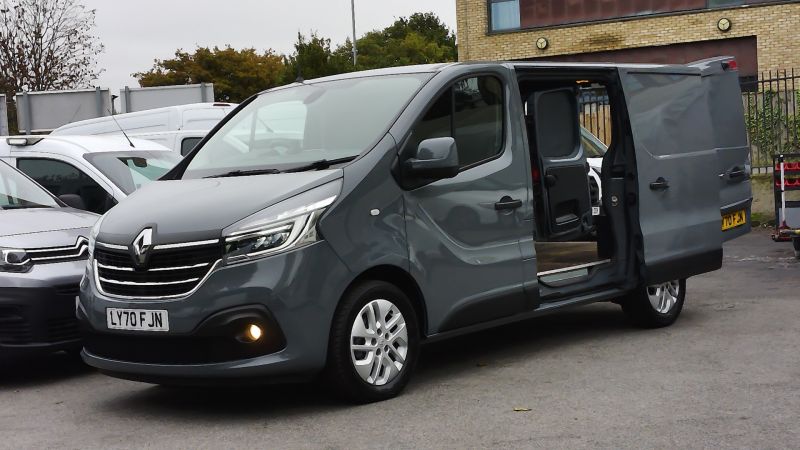 RENAULT TRAFIC SL28 SPORT ENERGY AUTOMATIC L1 SWB IN GREY,ONLY 43.000 MILES,SAT NAV,AIR CONDITIONING,REAR CAMERA,ALLOYS AND MORE - 2929 - 4