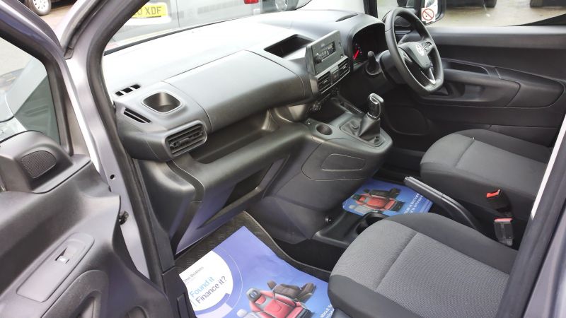 VAUXHALL COMBO 2000 SPORTIVE 1.6 L1 SWB IN GREY WITH ONLY 36.000 MILES,AIR CONDITIONING,3 SEATS,PARKING SENSORS AND MORE  - 2960 - 14
