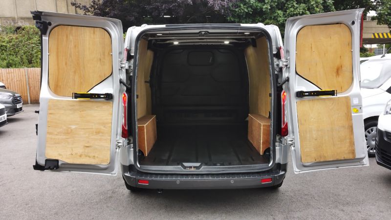 FORD TRANSIT CUSTOM 300 ACTIVE ECOBLUE L1 SWB IN SILVER WITH SAT NAV,AIR CONDITIONING,LEATHER SEATS,ALLOYS AND MORE - 2901 - 7