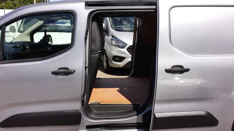 VAUXHALL COMBO 2300 SPORTIVE L2 LWB IN GREY/SILVER WITH ONLY 54.000 MILES,AIR CONDITIONING,PARKING SENSORS AND MORE - 2884 - 21
