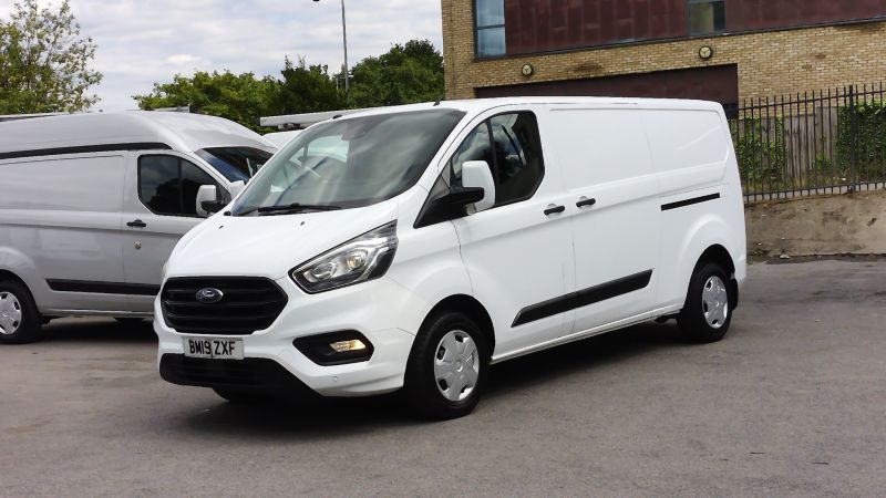 FORD TRANSIT CUSTOM 300 TREND L2 H1 LWB WITH AIR CONDITIONING,PARKING SENSORS,CRUISE CONTROL,BLUETOOTH AND MORE - 2885 - 2