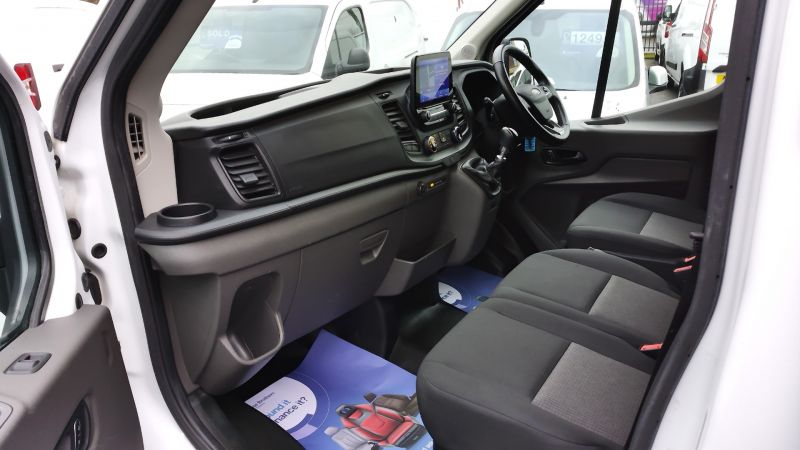 FORD TRANSIT 310 LEADER ECOBLUE L2H2 MWB MEDIUM ROOF WITH ONLY 57.000 MILES,SAT NAV,AIR CONDITIONING,HEATED SEATS AND MORE *** SOLD *** - 2963 - 14