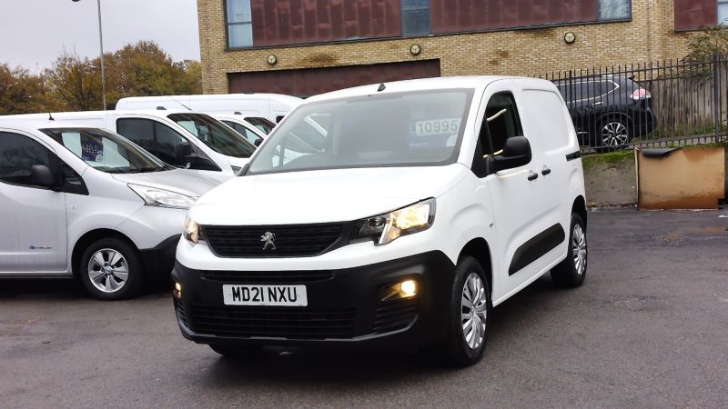 PEUGEOT PARTNER PROFESSIONAL L1 SWB WITH ONLY 24.000 MILES,SAT NAV,AIR CONDITIONING,PARKING SENSORS AND MORE - 2948 - 22