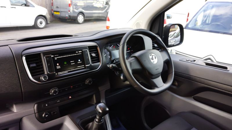 VAUXHALL VIVARO F2900 DYNAMIC L1 SWB IN BLACK WITH AIR CONDITIONING,PARKING SENSORS,CRUISE CONTROL AND MORE - 2938 - 15