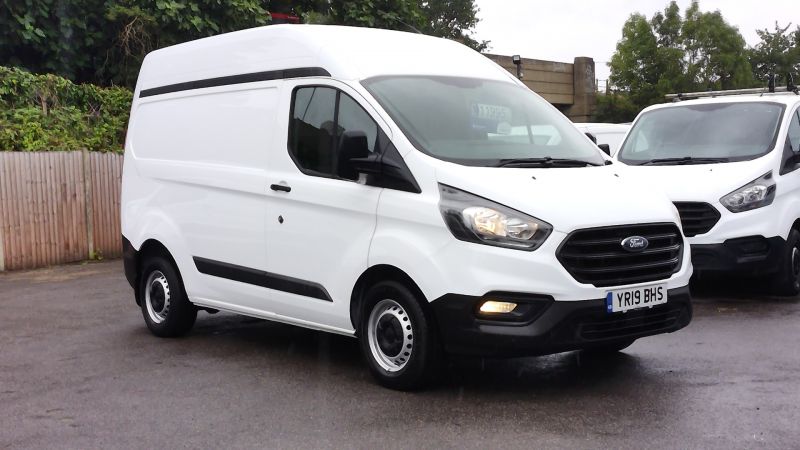 FORD TRANSIT CUSTOM 300 L1 H2 SWB HIGH ROOF WITH ONLY 43.000 MILES,AIR CONDITIONING,FRONT+REAR PARKING SENSORS AND MORE - 2895 - 4