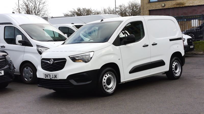 VAUXHALL COMBO 2300 DYNAMIC L1 SWB WITH ONLY 57.000 MILES,AIR CONDITIONING,PARKING SENSORS,CRUISE CONTROL AND MORE - 2975 - 2