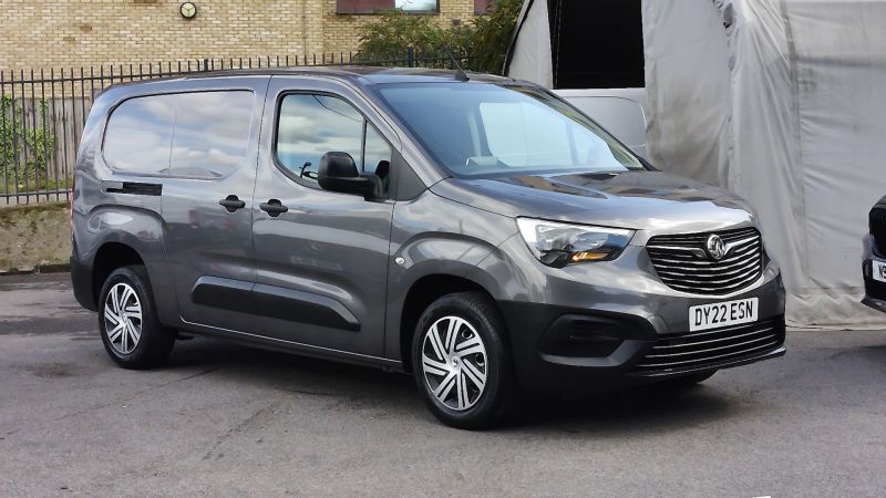 VAUXHALL COMBO 2300 DYNAMIC L2 LWB 100 IN DARK GREY WITH ONLY 41.000 MILES,SAT NAV,AIR CONDITIONING AND MORE *** SOLD *** - 2913 - 26