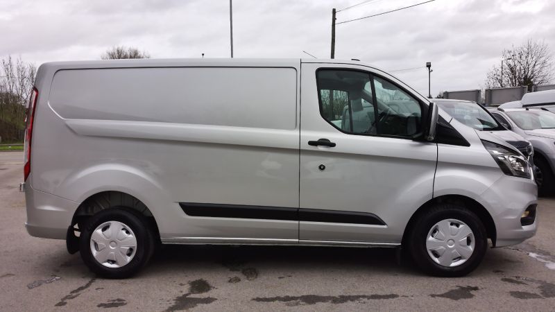 FORD TRANSIT CUSTOM 280 TREND L1 SWB IN SILVER WITH SAT NAV,AIR CONDITIONING,PARKING SENSORS AND MORE - 2985 - 7