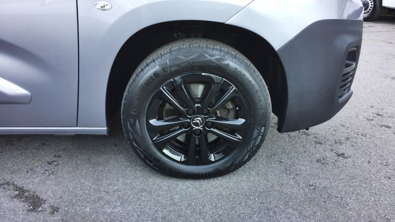 CITROEN BERLINGO 950 DRIVER PRO EDITION XL 8 SPEED AUTOMATIC,SAT NAV,REAR PARK ASSIST CAMERA,AIR CONDITIONING,DAB RADI AND MORE - 2968 - 23