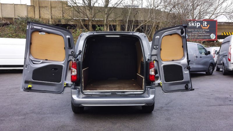 VAUXHALL COMBO 2000 SPORTIVE 1.6 L1 SWB IN GREY WITH ONLY 36.000 MILES,AIR CONDITIONING,3 SEATS,PARKING SENSORS AND MORE  - 2960 - 11