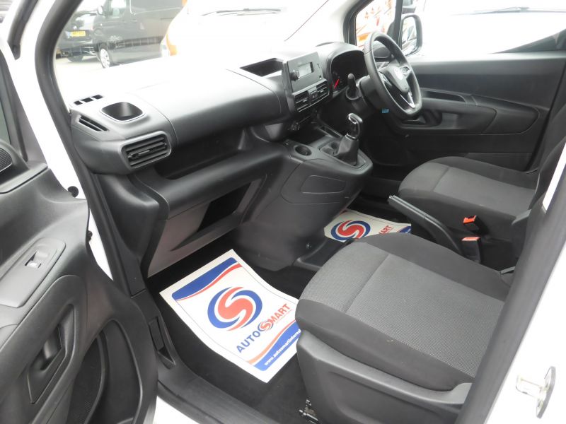 VAUXHALL COMBO 2300 SPORTIVE L2 LWB WITH ONLY 37.000 MILES,AIR CONDITIONING,PARKING SENSORS,BLUETOOTH AND MORE - 2887 - 9
