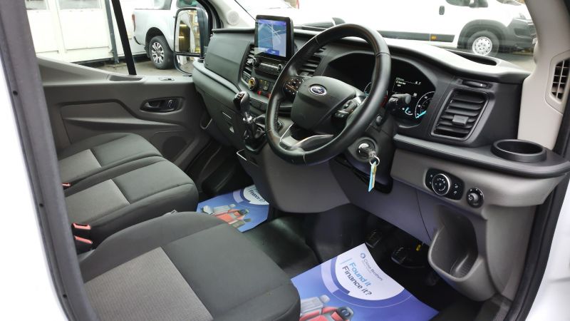 FORD TRANSIT 310 LEADER ECOBLUE L2H2 MWB MEDIUM ROOF WITH ONLY 57.000 MILES,SAT NAV,AIR CONDITIONING,HEATED SEATS AND MORE *** SOLD *** - 2963 - 12