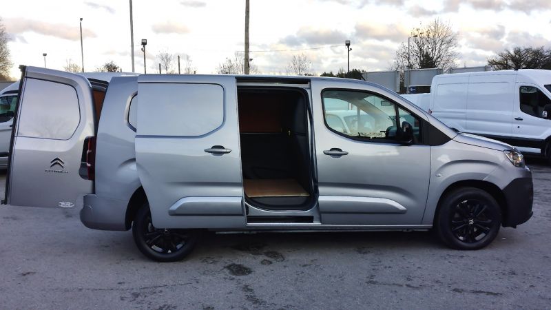CITROEN BERLINGO 950 DRIVER PRO EDITION XL 8 SPEED AUTOMATIC,SAT NAV,REAR PARK ASSIST CAMERA,AIR CONDITIONING,DAB RADI AND MORE - 2968 - 11