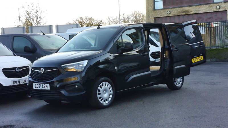 VAUXHALL COMBO 2300 SPORTIVE L1 SWB IN BLACK WITH AIR CONDITIONING,PARKING SENSORS,6 SPEED,3 SEATS AND MORE - 2974 - 2