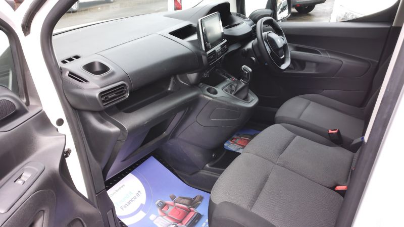 PEUGEOT PARTNER PROFESSIONAL L1 SWB WITH ONLY 37.000 MILES,AIR CONDITIONING,PARKING SENSORS AND MORE - 2892 - 14