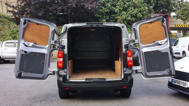 VAUXHALL VIVARO 2900 DYNAMIC L1 SWB IN GREY/SILVER WITH SAT NAV,AIR CONDITIONING,PARKING SENSORS AND MORE *** SOLD *** - 2911 - 9
