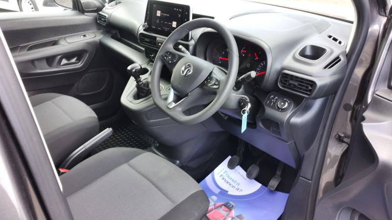 VAUXHALL COMBO 2300 DYNAMIC L2 LWB 100 IN DARK GREY WITH ONLY 41.000 MILES,SAT NAV,AIR CONDITIONING AND MORE *** SOLD *** - 2913 - 13