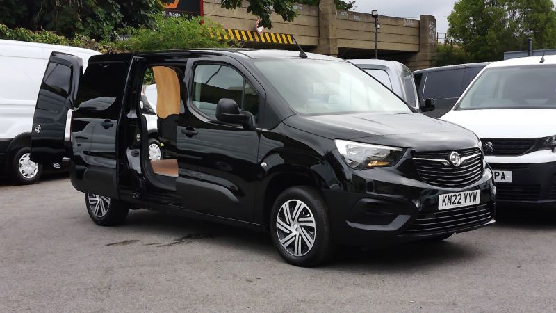 VAUXHALL COMBO 2300 DYNAMIC L2 LWB IN BLACK WITH SAT NAV,AIR CONDITIONING,PARKING SENSORS,6 SPEED,CRUISE CONTROL AND MORE - 2894 - 2